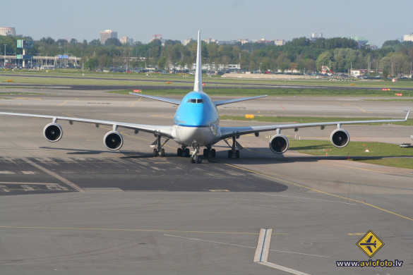 Boeing 747-406M